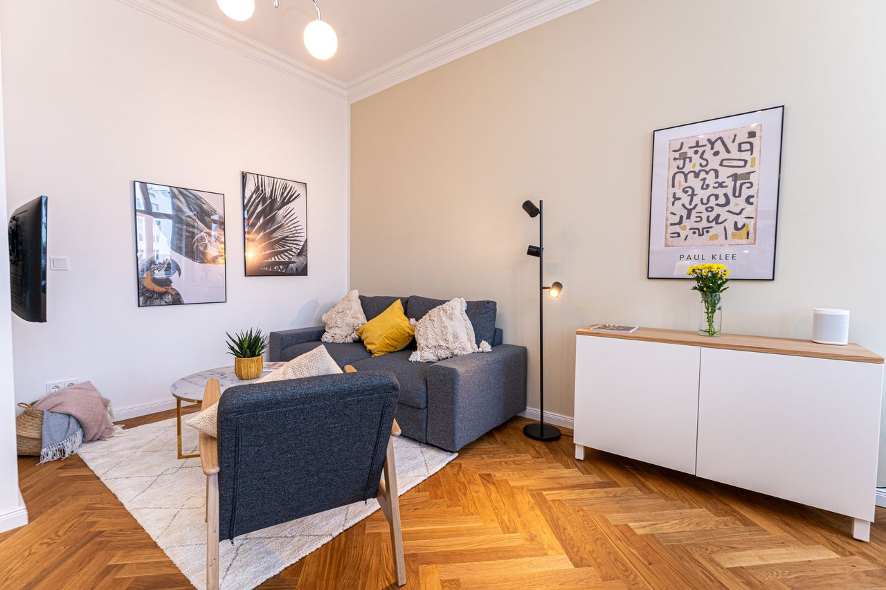 Urban luxury: Newly renovated 3-room apartment in Kollwitzkiez.