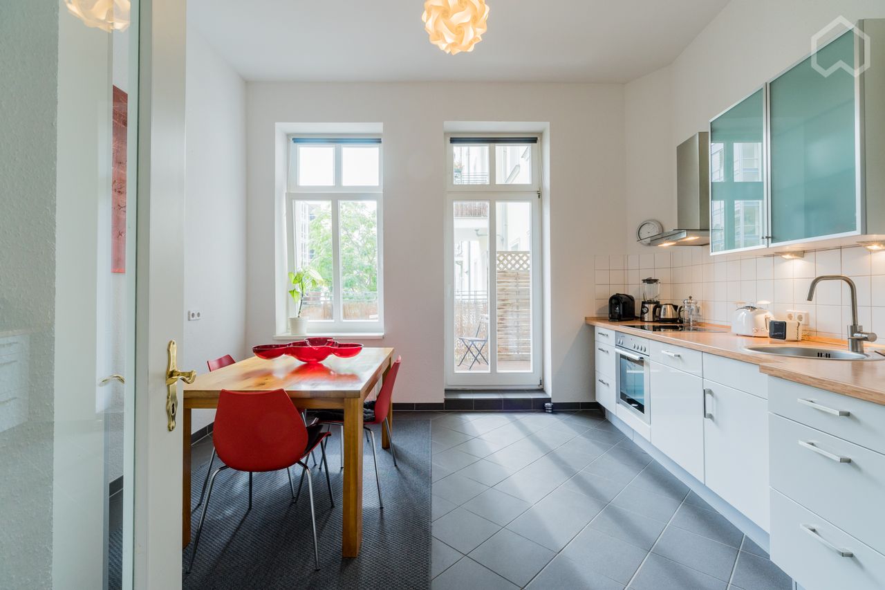 Spacious two-room apartment with two balconies and two bathrooms in Prenzlauer Berg