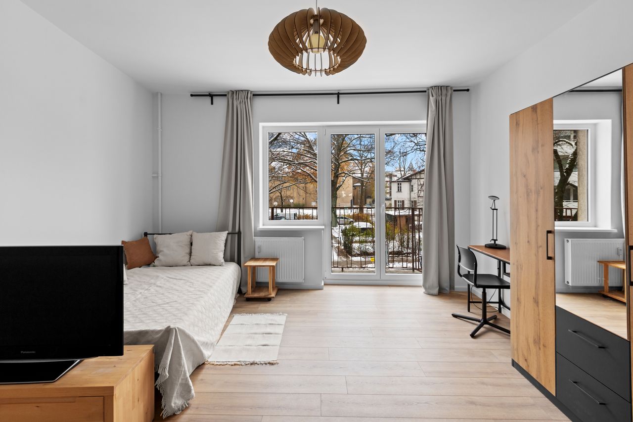 Modern Studio Apartment with Separate Kitchen in Prime Location near Tempelhofer Feld