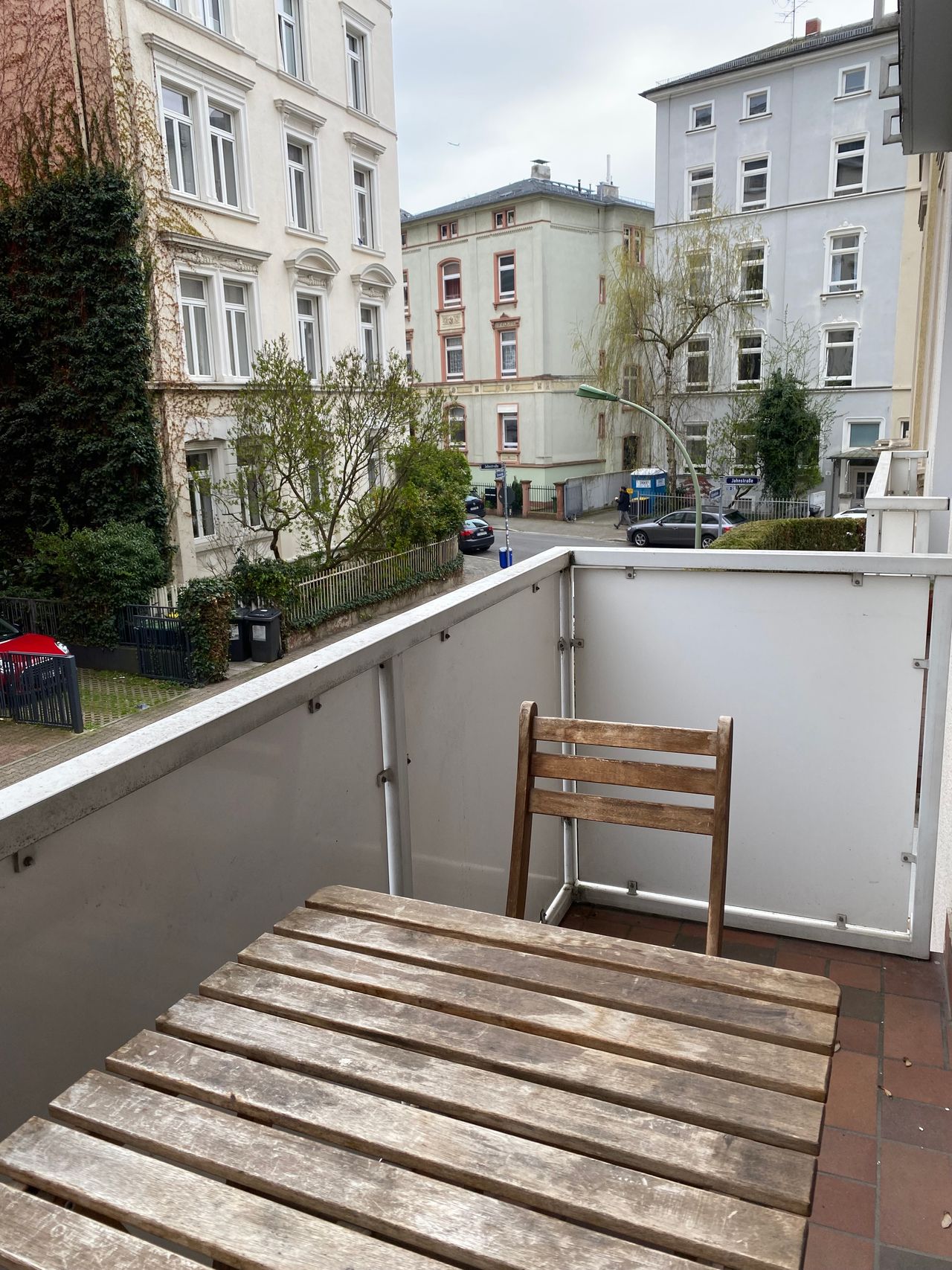 30m2 Studio Nordend with balcony and workspace