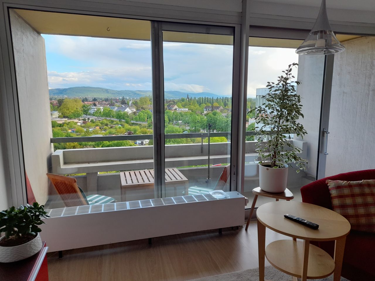 Beautiful 3-room flat with upscale interior with balcony and fitted kitchen in Karlsruhe
