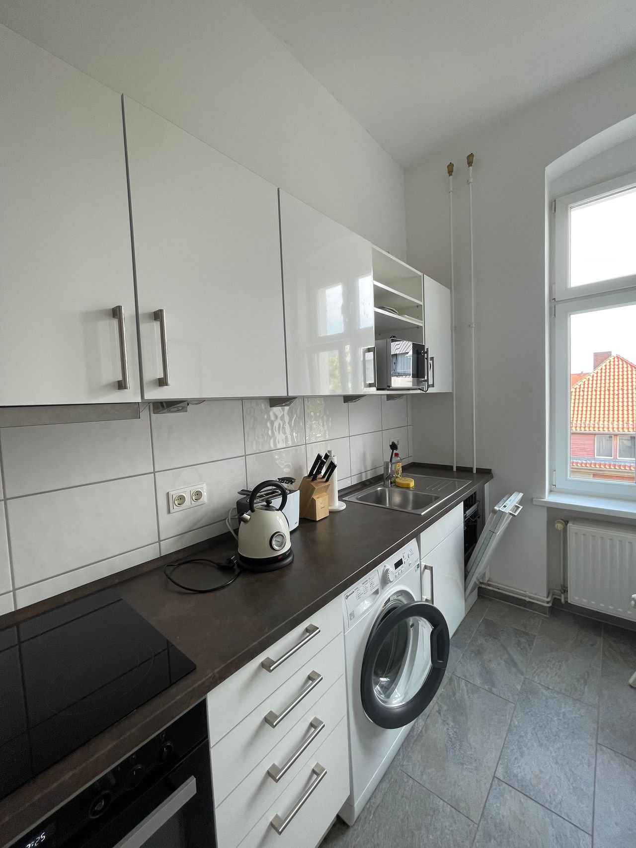 Beautiful Altbau with amazing view & everything you need nearby.