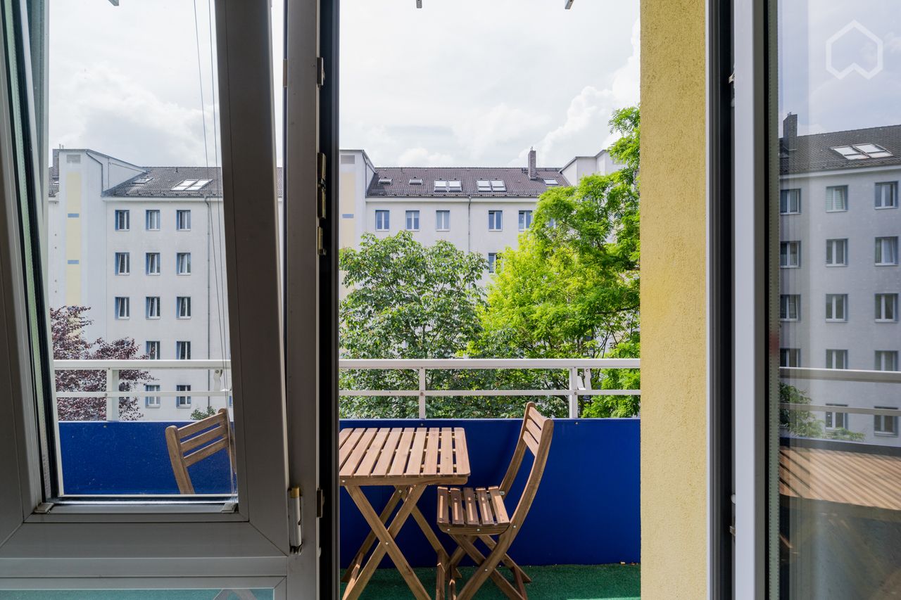 Bright, furnished 2-room apartment with nice balcony in Berlin Mitte
