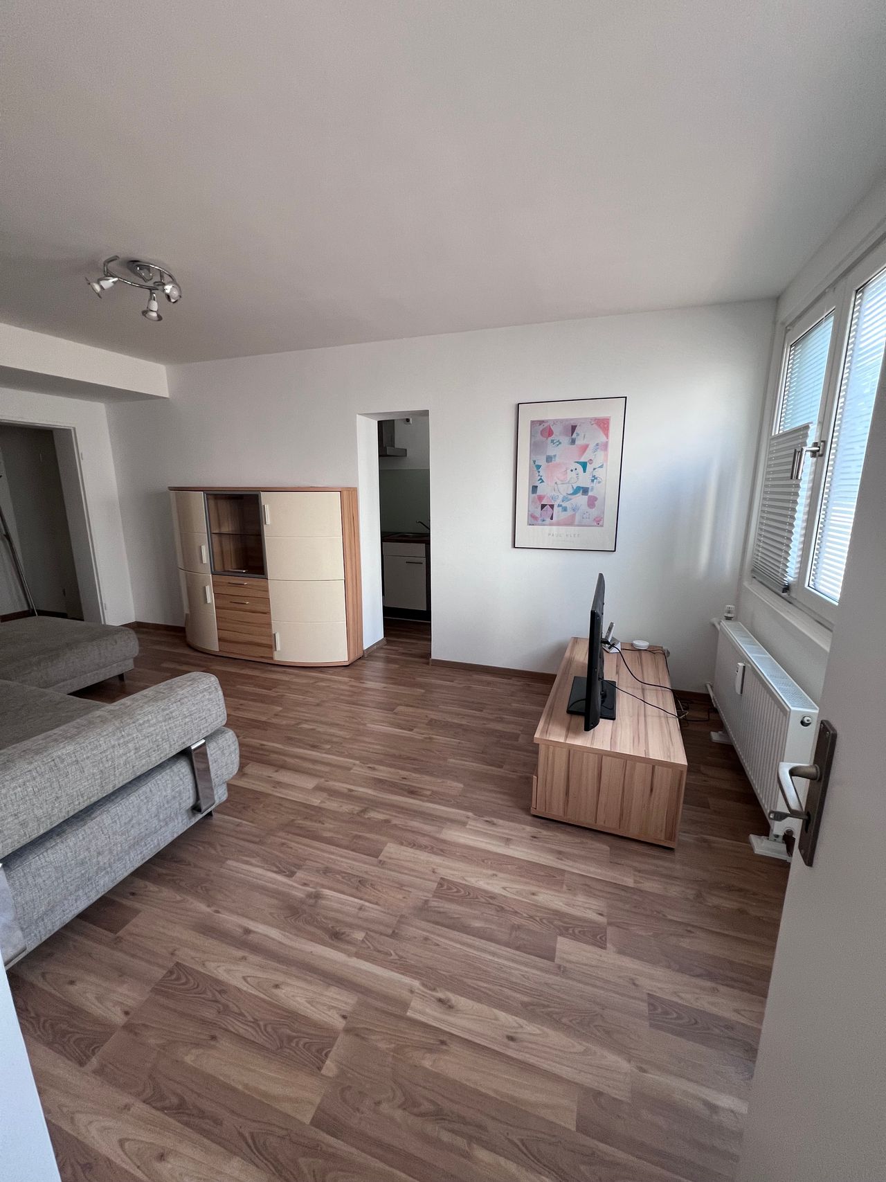 Fully furnished, cosy, central flat with underground parking in Cologne