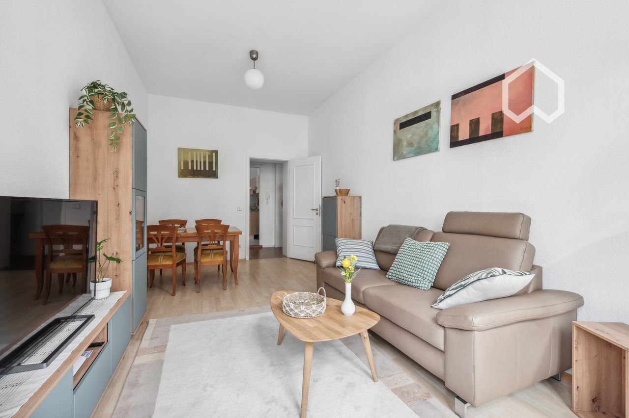 Cozy, quiet and newly furnished apartment in an old building near the park in the middle of Prenzlauer Berg