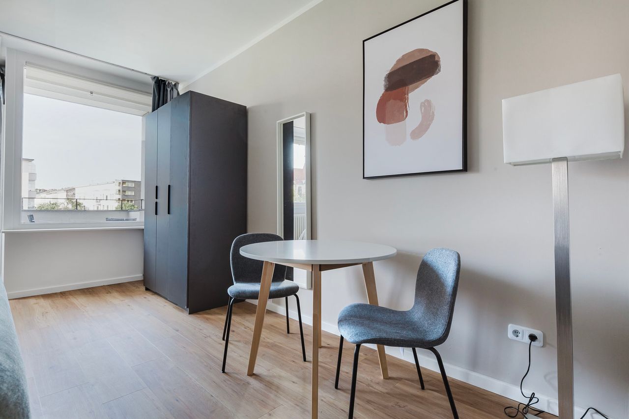 Sunny Kreuzberg Studio, Furnished + Full Kitchen