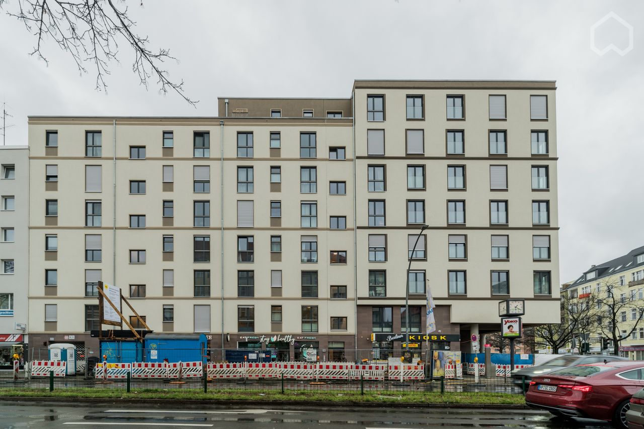 Beautiful new 3-bedroom apartment centrally located near Kurfürstendamm