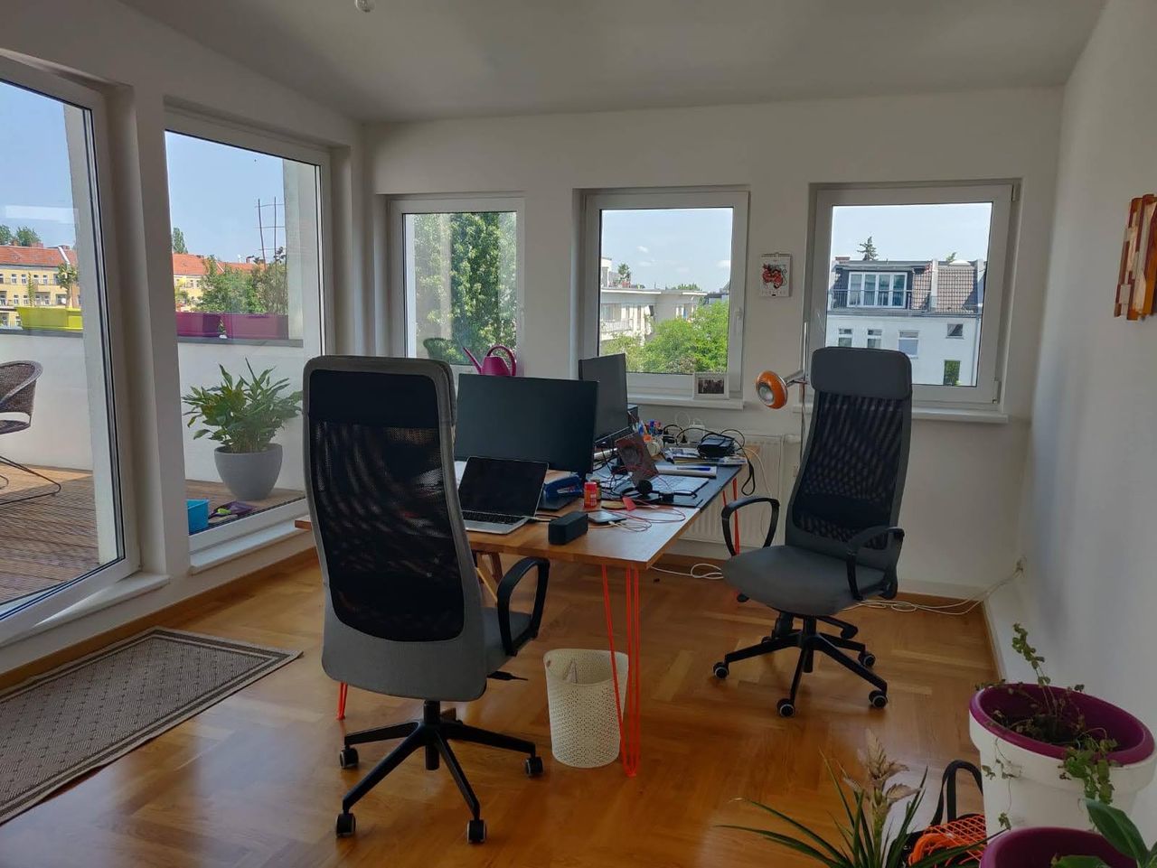 Spacious roof top apartment with terrace, garden, and pool (Neukölln)