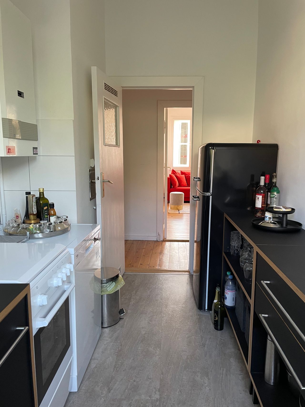 Centrally Located and Stylishly Furnished Apartment at Rosa-Luxemburg-Platz, Berlin