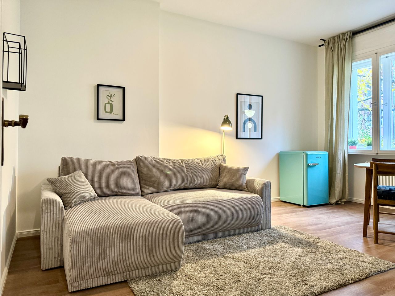 Refurbished and furnished modern flat in Schöneberg with parking facility