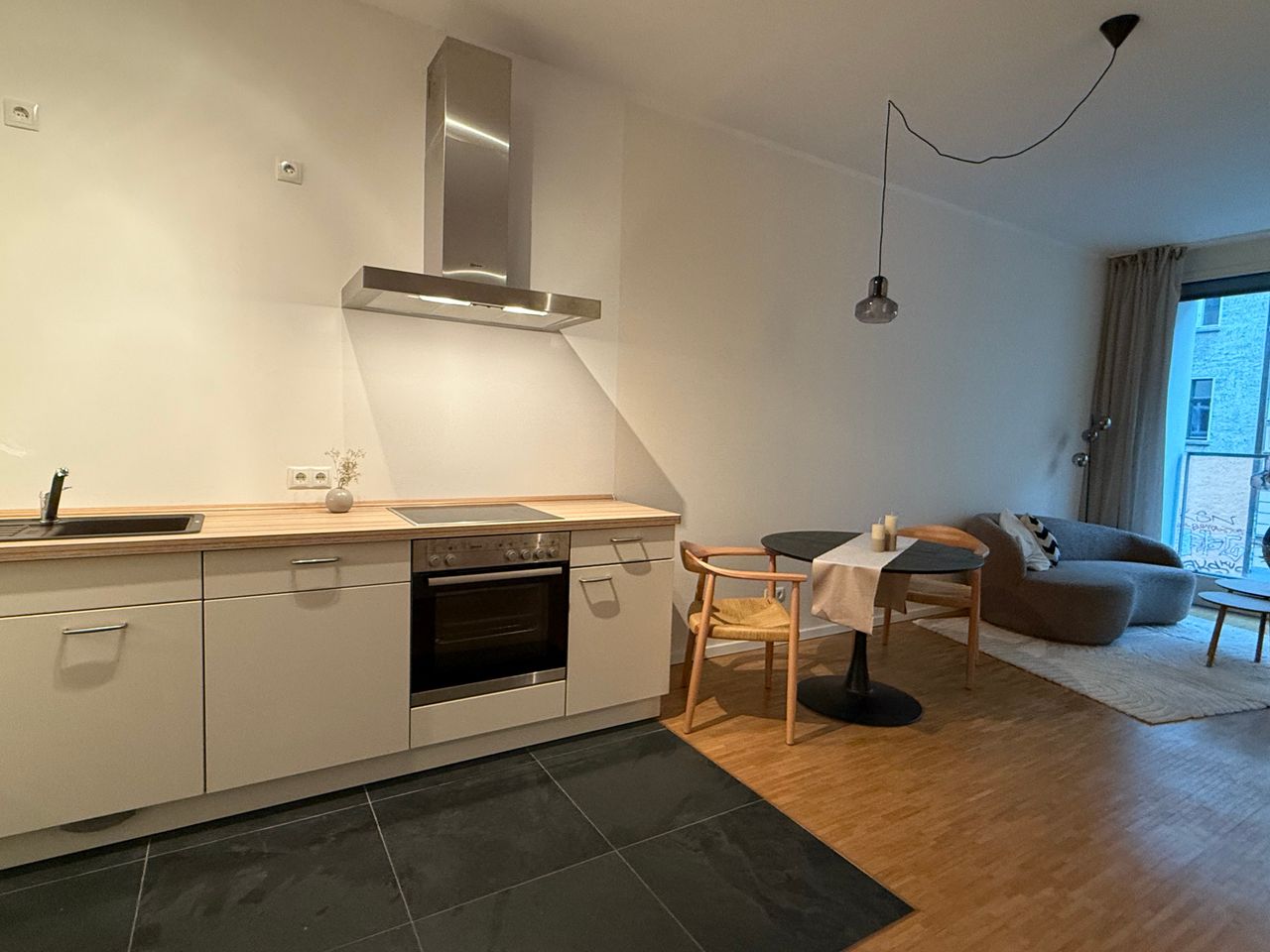 Perfect location: Exclusive 2-room apartment with upscale furnishings, balcony and fitted kitchen in Berlin Mitte