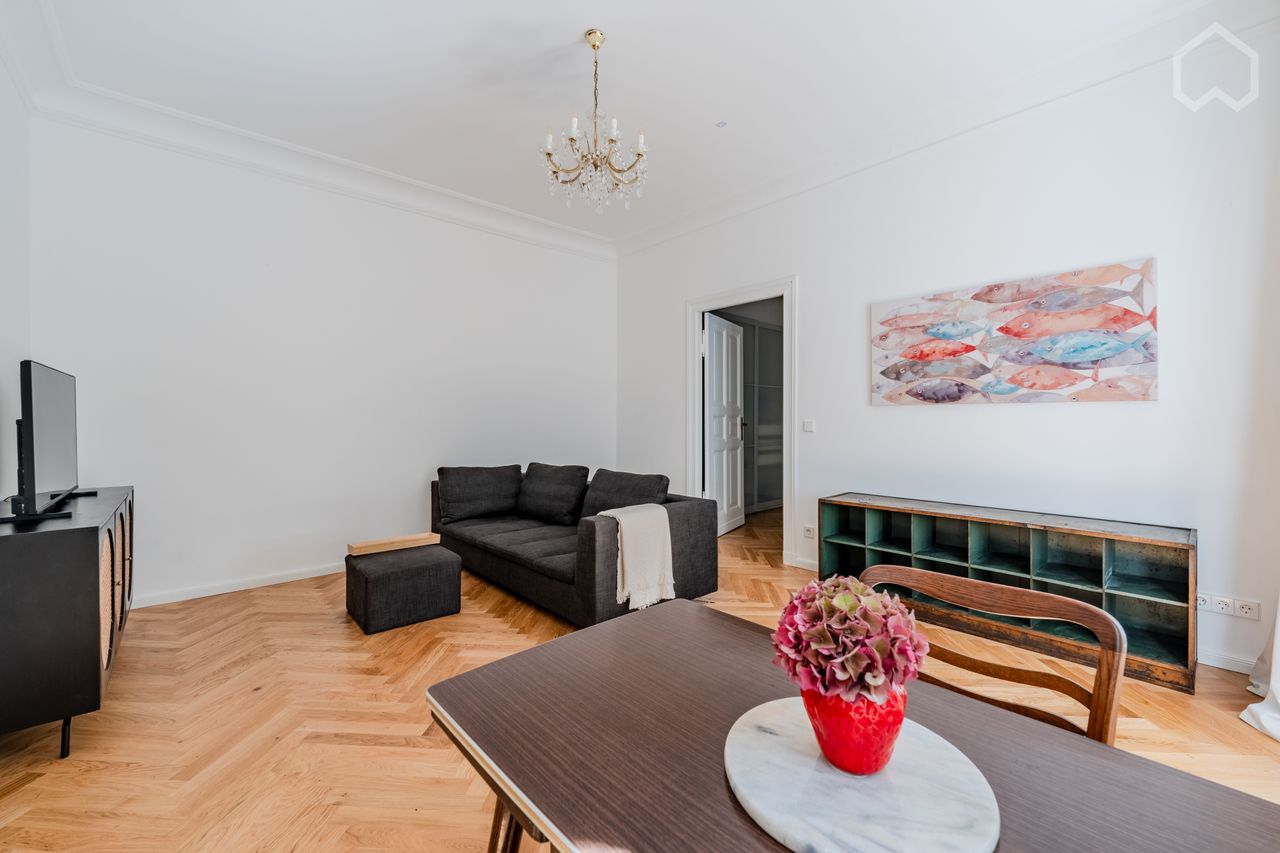 Beautiful 2 Bedroom Apartment to river Spree and Park Tiergarten in Mitte