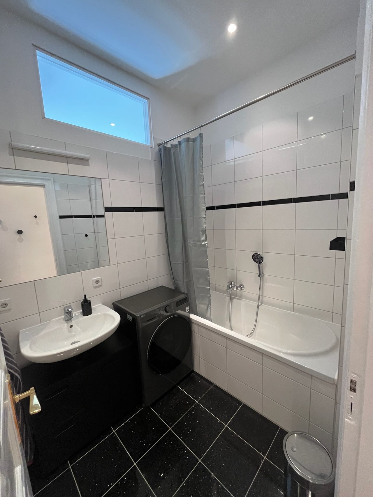 Freshly renovated, bright  1-room flat in Prenzlauer Berg