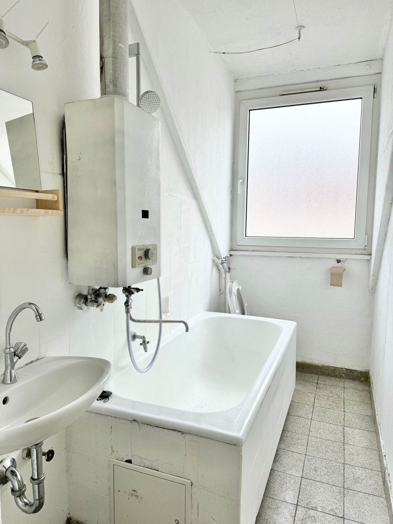 Cozy suite in excellent location