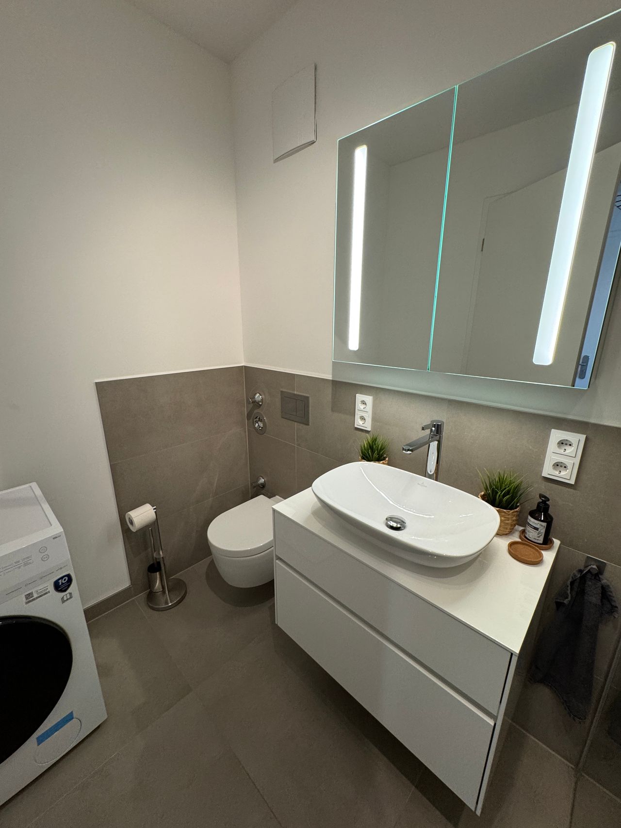 Design Meets Waterfront Living – Stylish 1-Bedroom Apartment with Balcony & Full Amenities