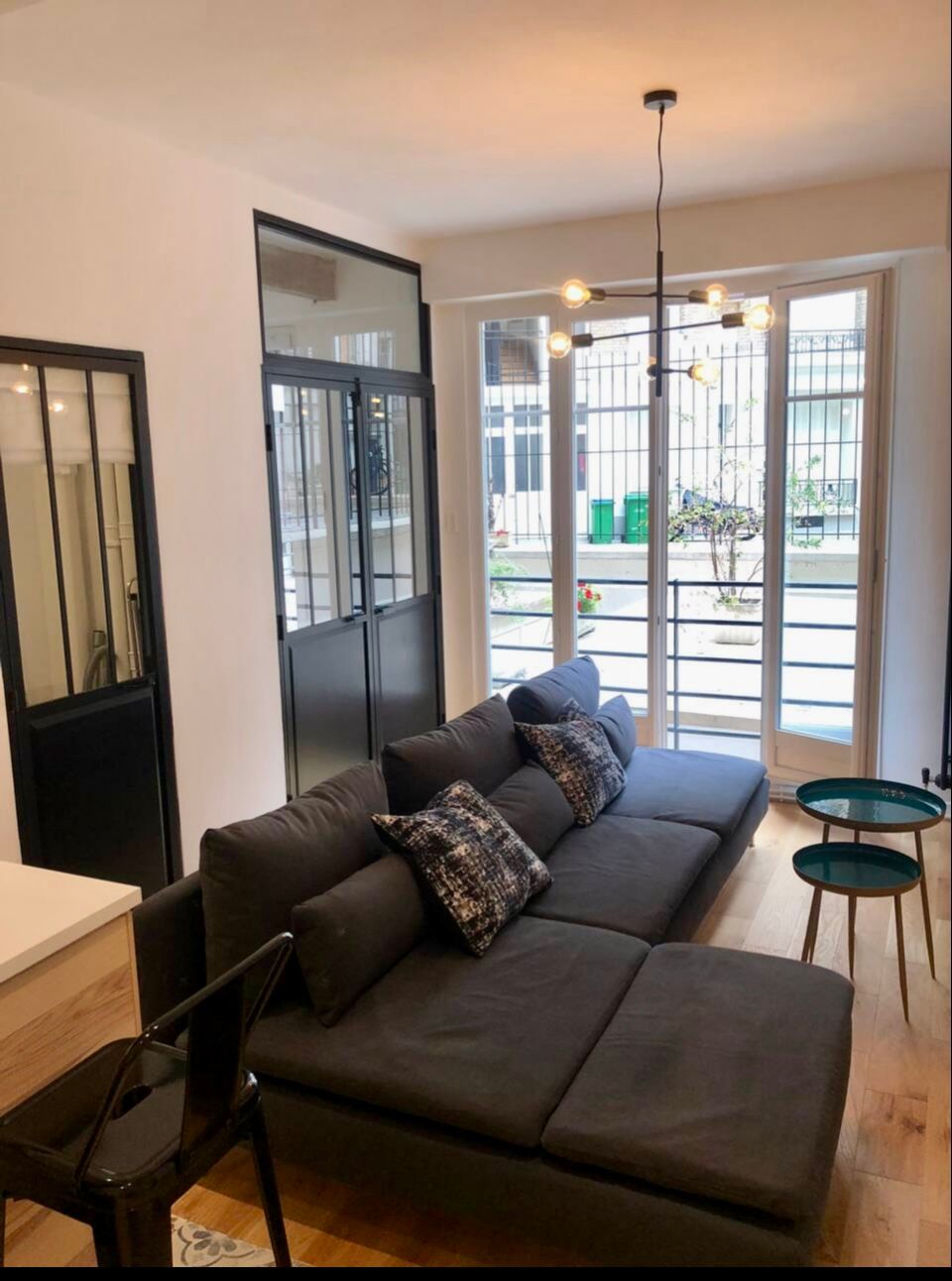 Bright apartment with separate bedroom,Near La Défense, 5 minutes from Porte Maillot metro station - Fast access to central Paris