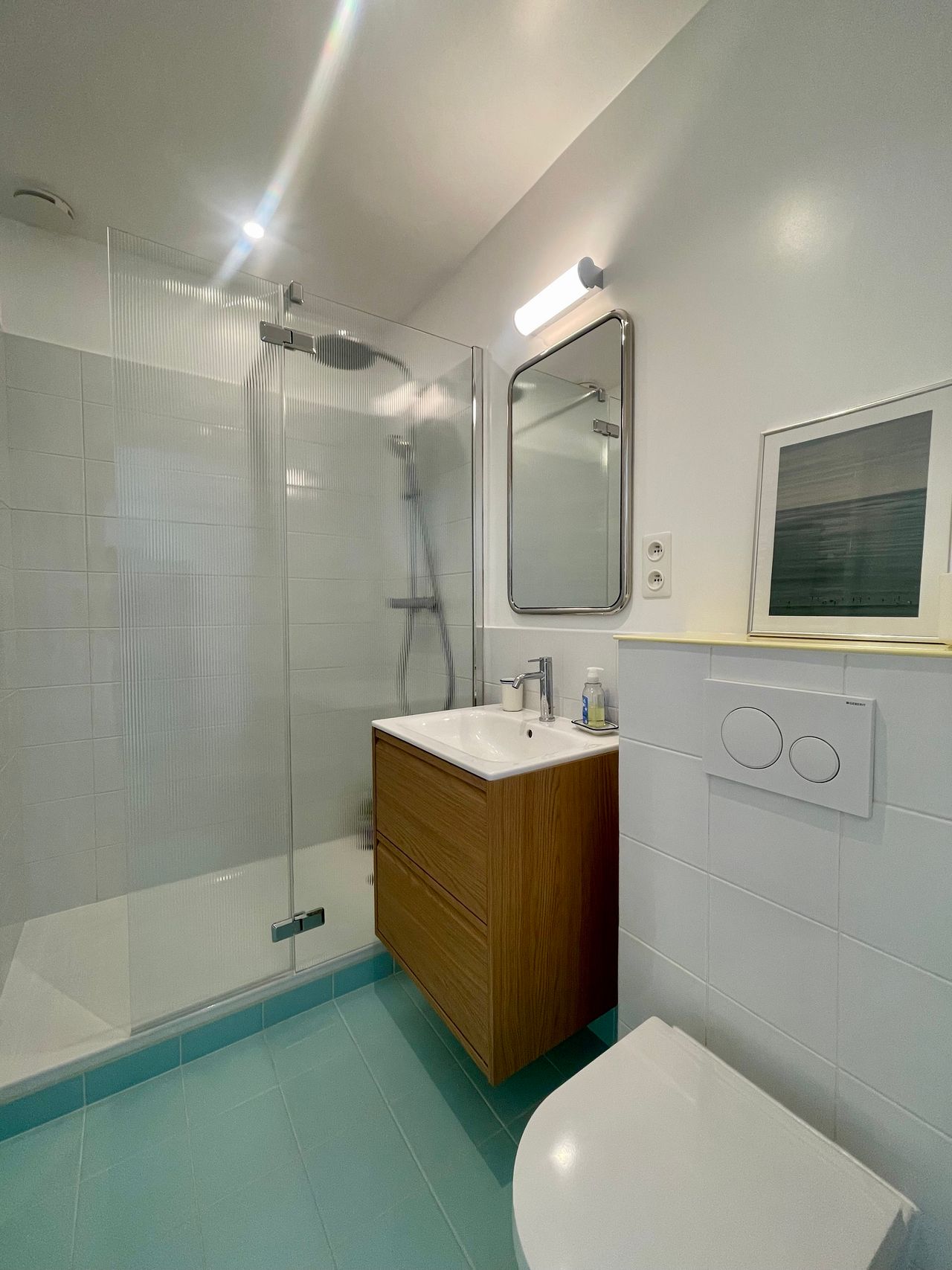 Bright & Stylish 1-Bedroom Apartment in the Heart of the 9th – Quiet Courtyard, High-End Renovation