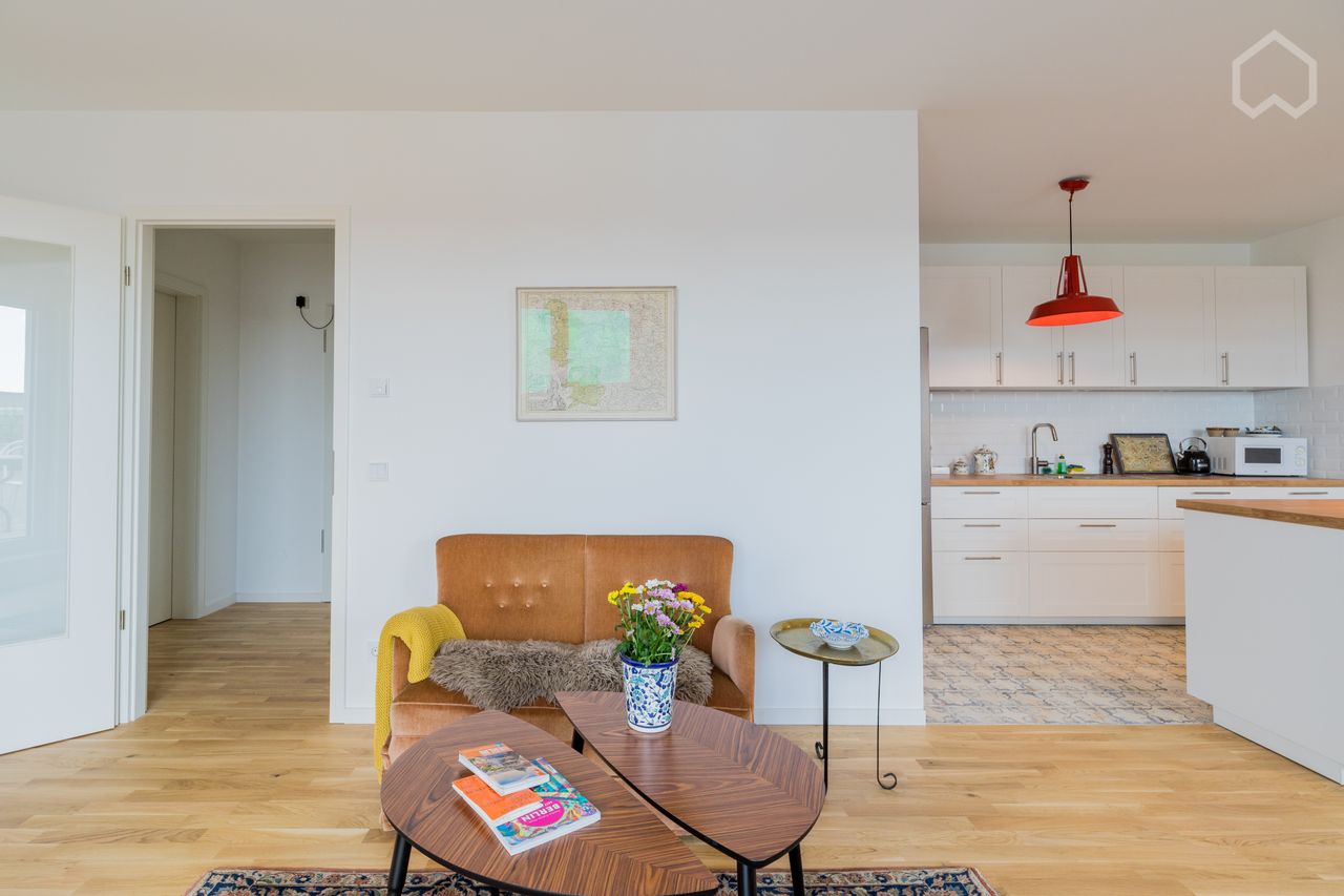 Spacious, bright, completely new two-room apartment with rooftop terrace in Schöneberg