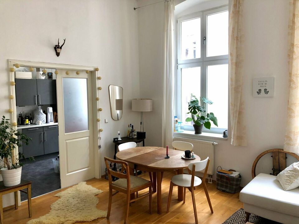 Very large and bright apartment on the corner of Oranienburger Tor