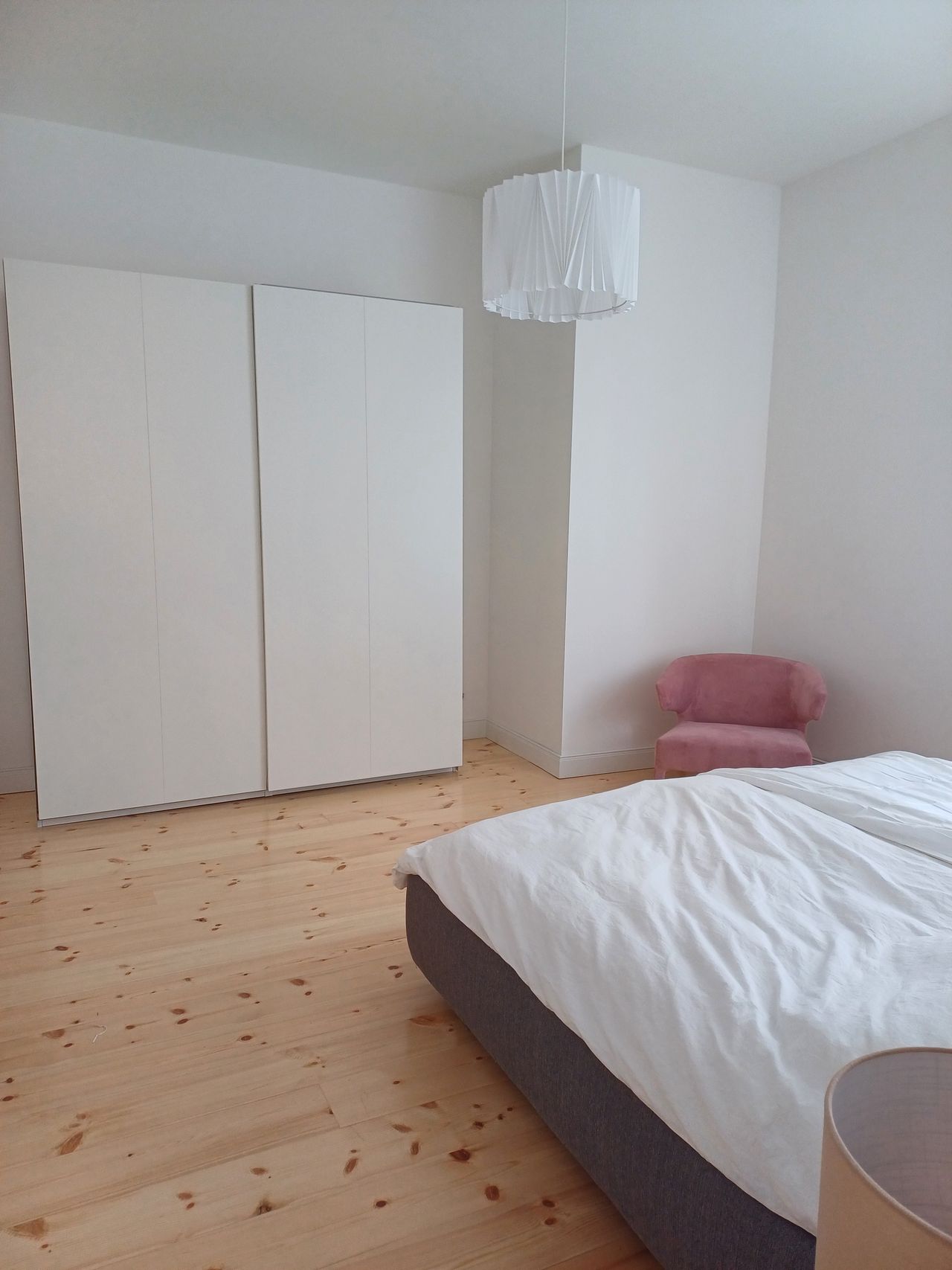 Newly renovated two-storey apartment in Frankfurt's Holzhausen neighborhood