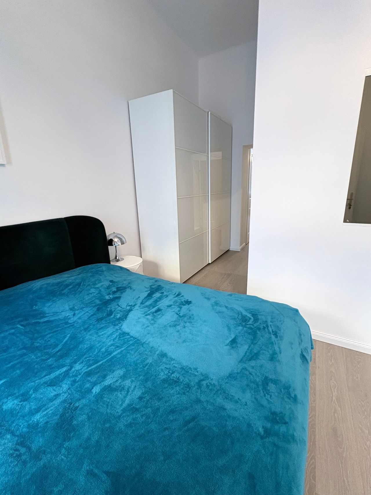 Stylish Apartment in Vienna’s Cottage District – with Workspace