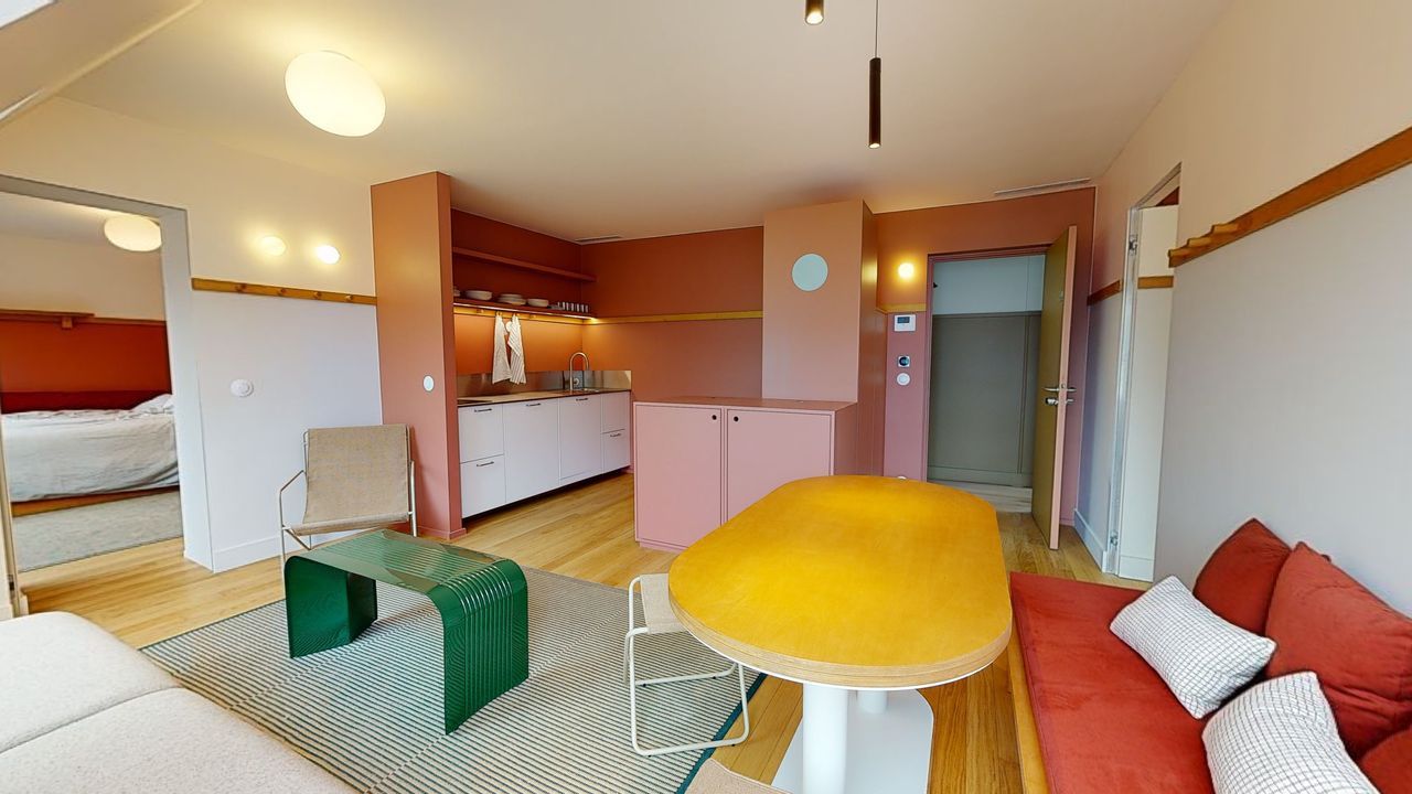 Cozy 2-Bed Flat with 2 Bathrooms with Shared Co-Working Space, Gym, and Courtyard!