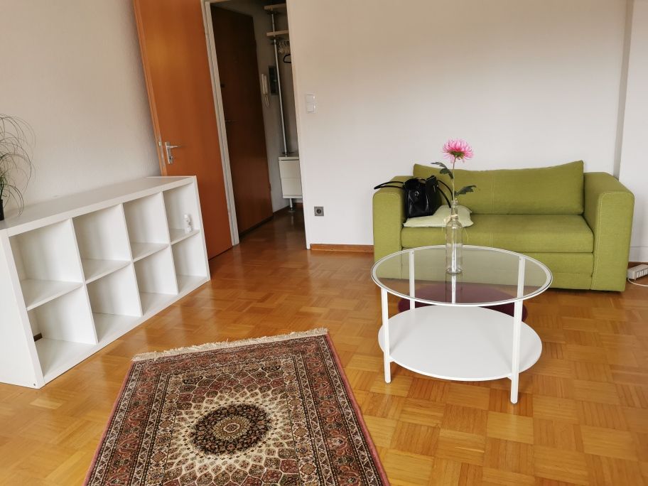 Bright 2 room apartment with balcony within walking distance to the Medienhafen
