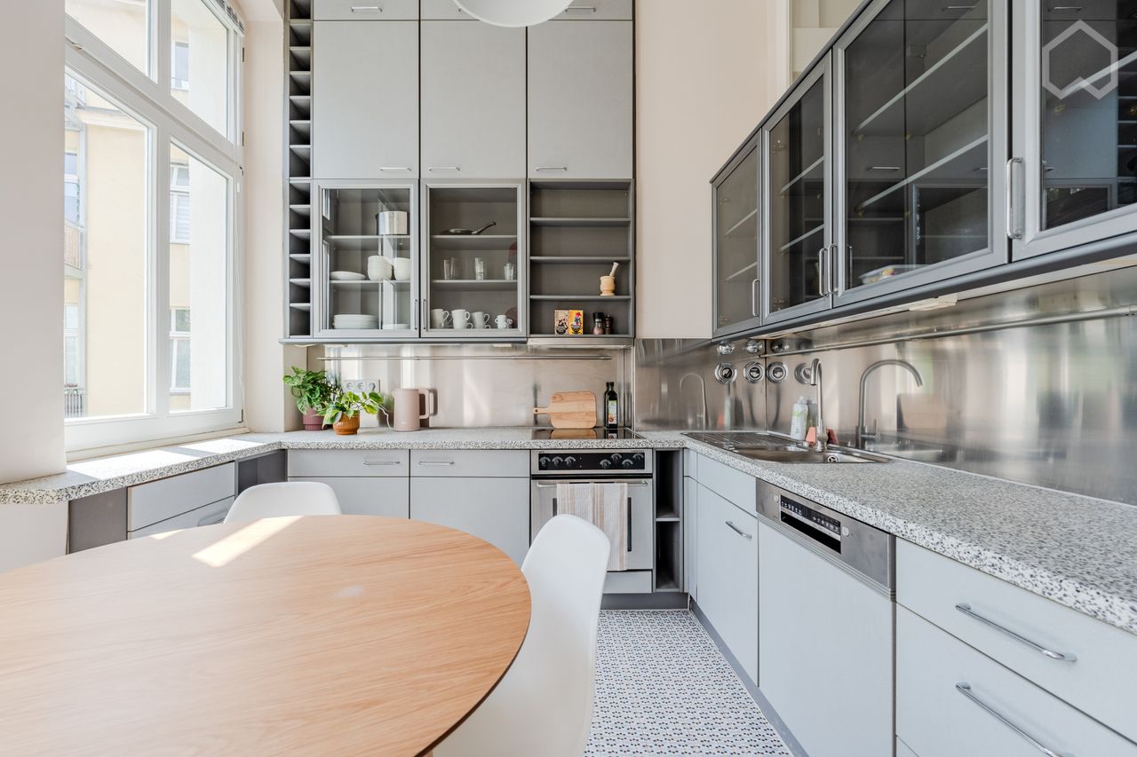 Spacious, sunny apartment in Tiergarten with inner courtyard use near Potsdamer Platz