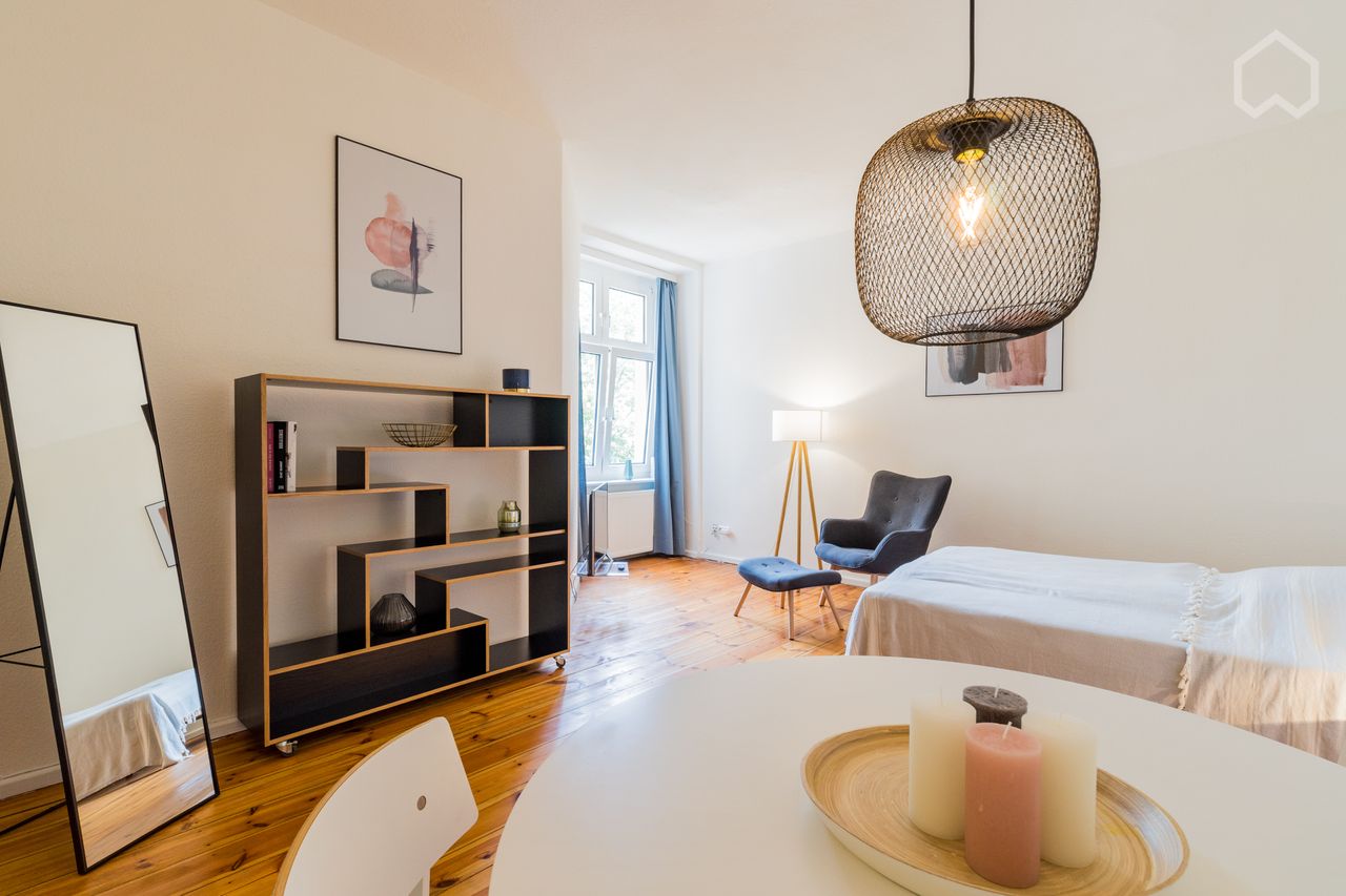 Completely renovated apartment in popular district (Bötzowviertel)