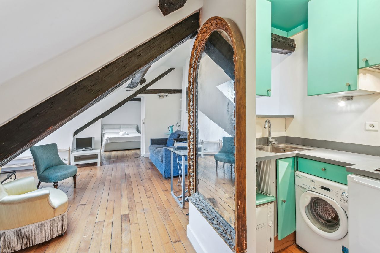 ID389 captivating apartment in the heart of Paris on Rue Bourgogne (7th arr.)