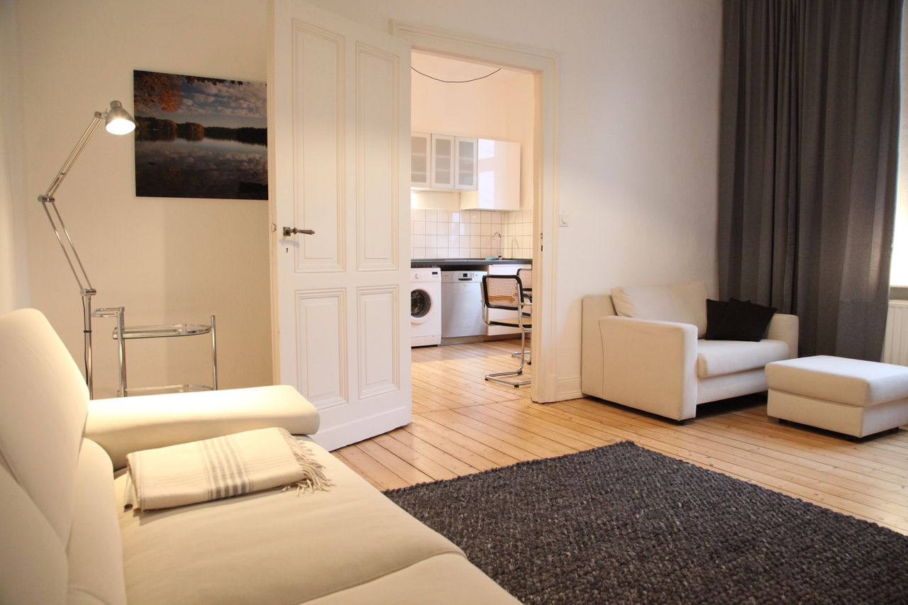 Charm of an old building: Fully furnished 2.5 room apartment in the trendy district