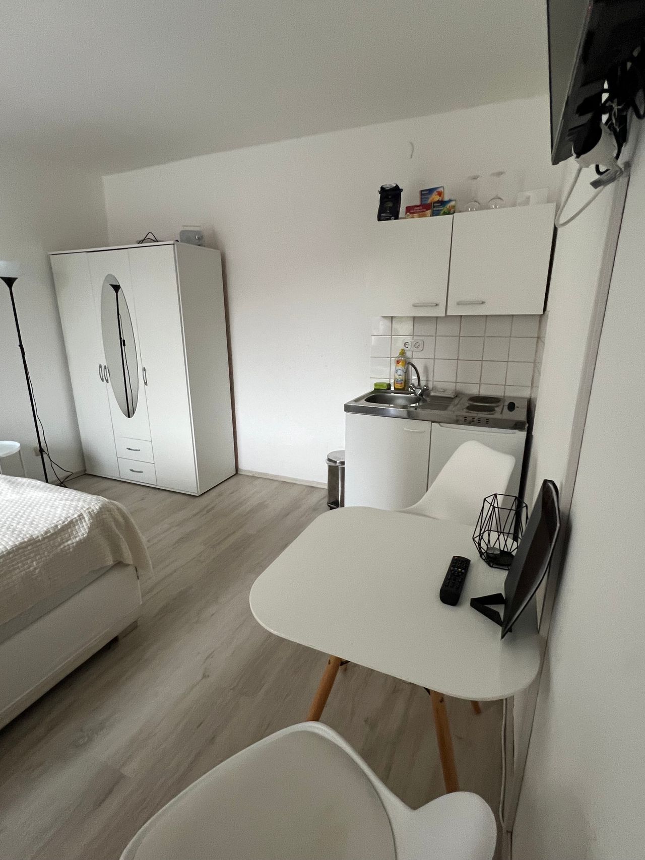 Mini apartment with external bathroom