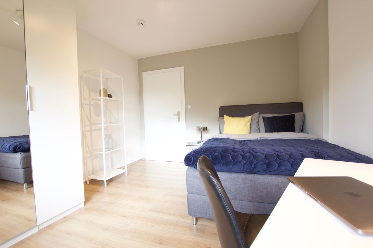 Furnished 2-bedroom apartment, 65m2 + 10m2 (700 + 108 ft2)  Frankfurt Nordend