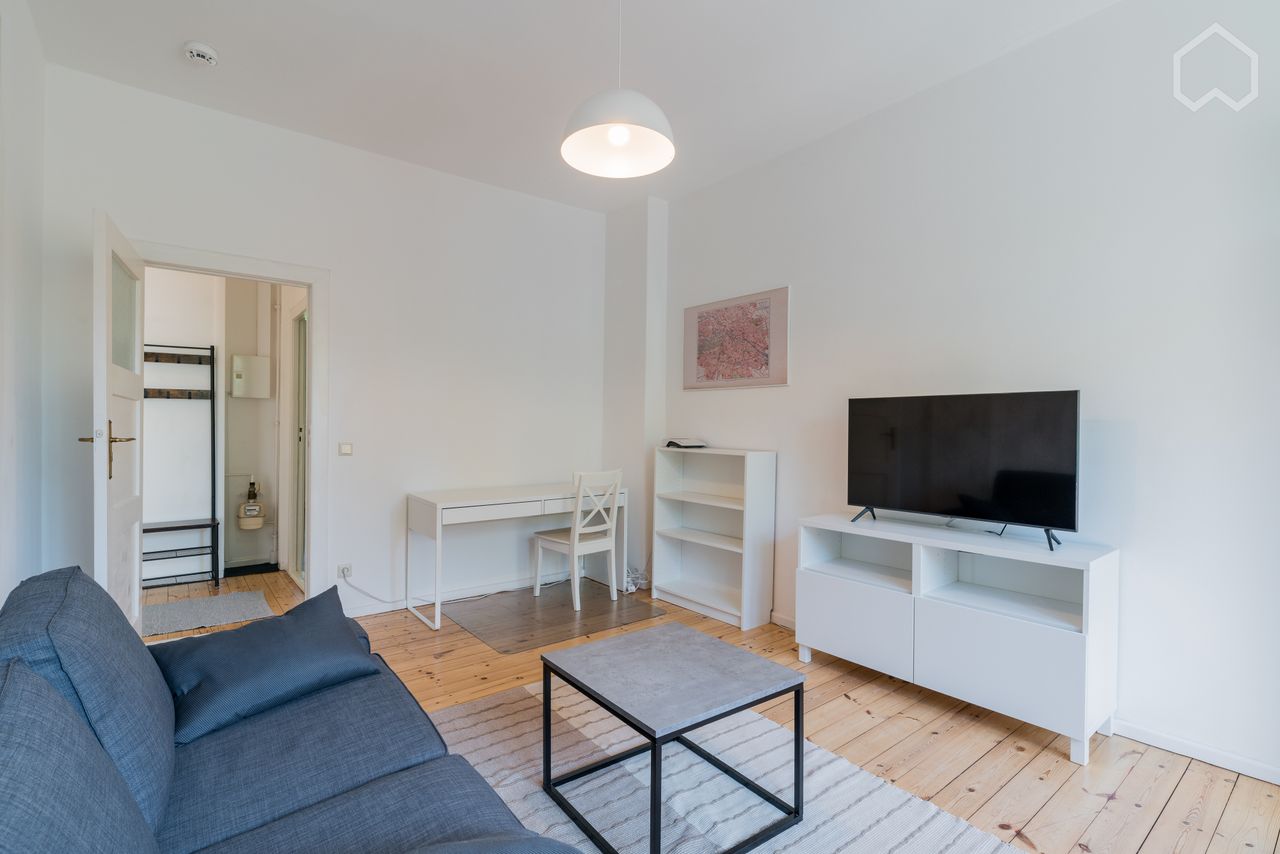 Cozy fully furnished 2-room apartment with balcony in beautiful, quiet and well connected location