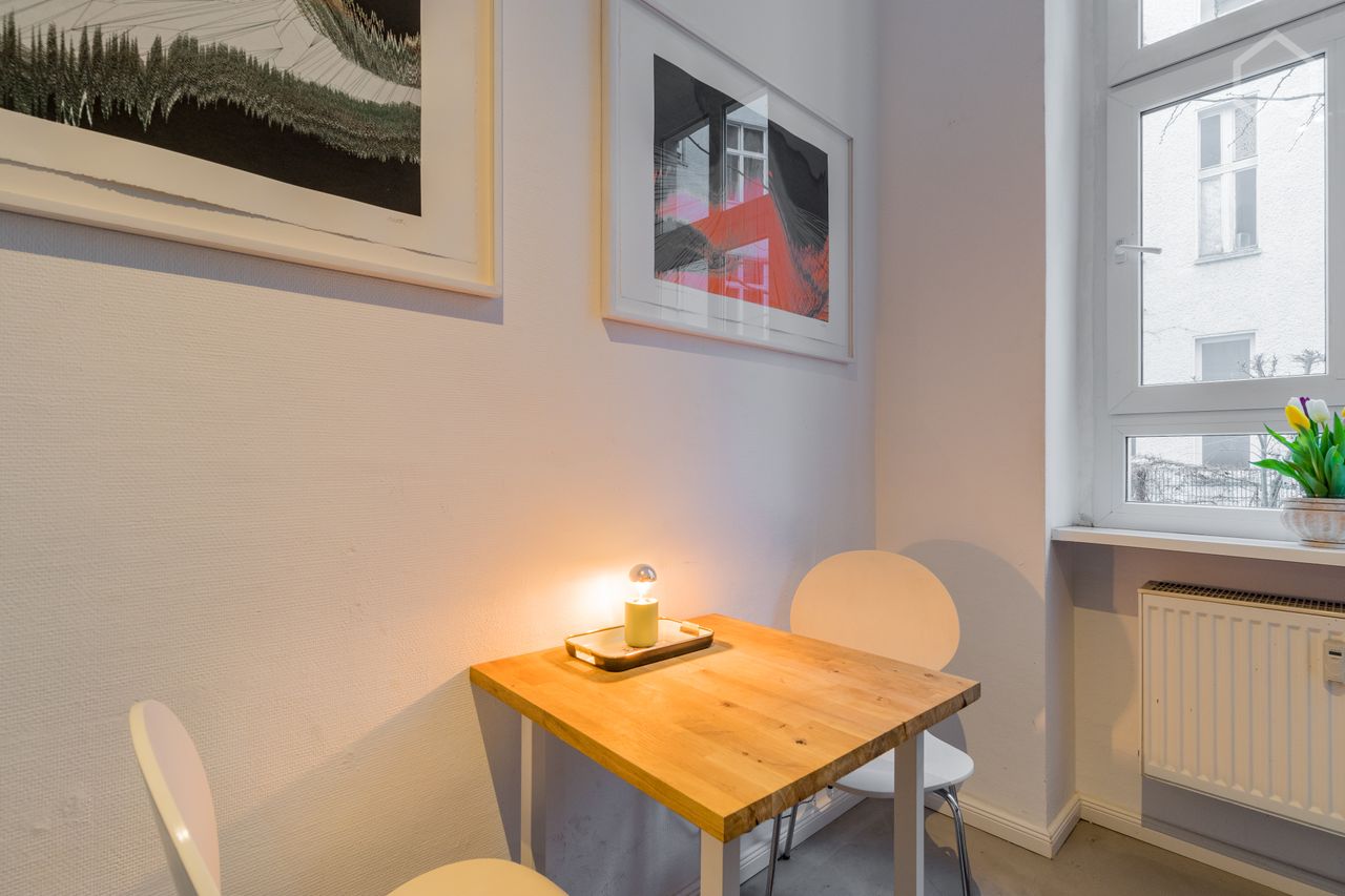 Stylish charming flat full of Art next to Treptower Park