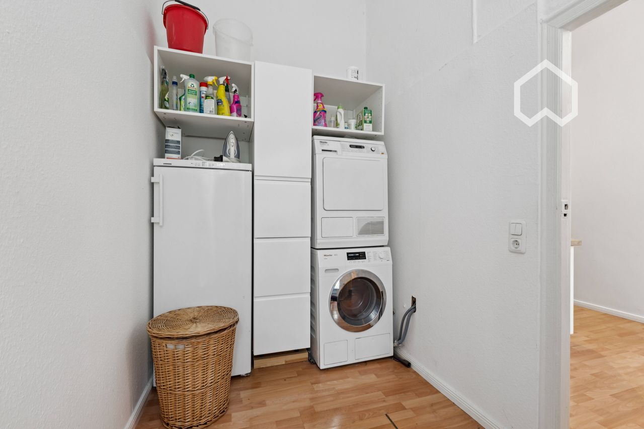 Managed by Wunderflats: Stylish, Bright & Family-Friendly Altbau Apartment  – Sunny Balcony & Home Office