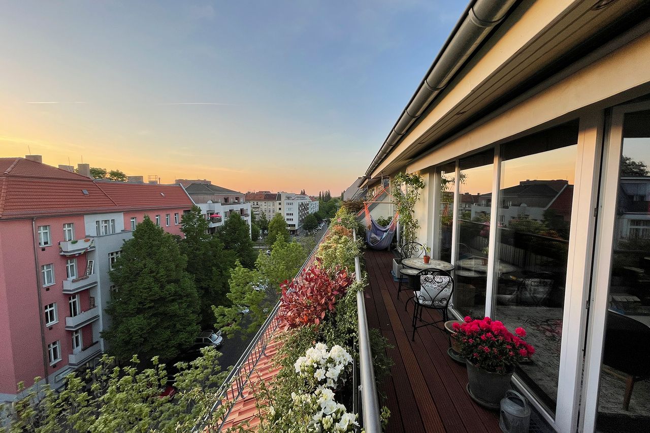 Quiet and spacious roof top penthouse in Prenzlauer Berg, ideal for family, for max 6 weeks