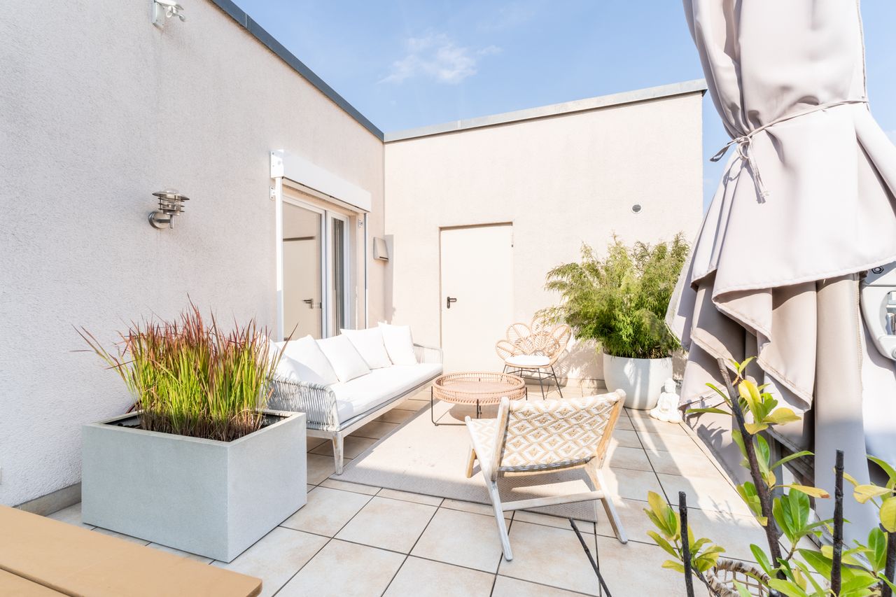 Fantastic and beautiful furnished apartment with Terrace & Balcony