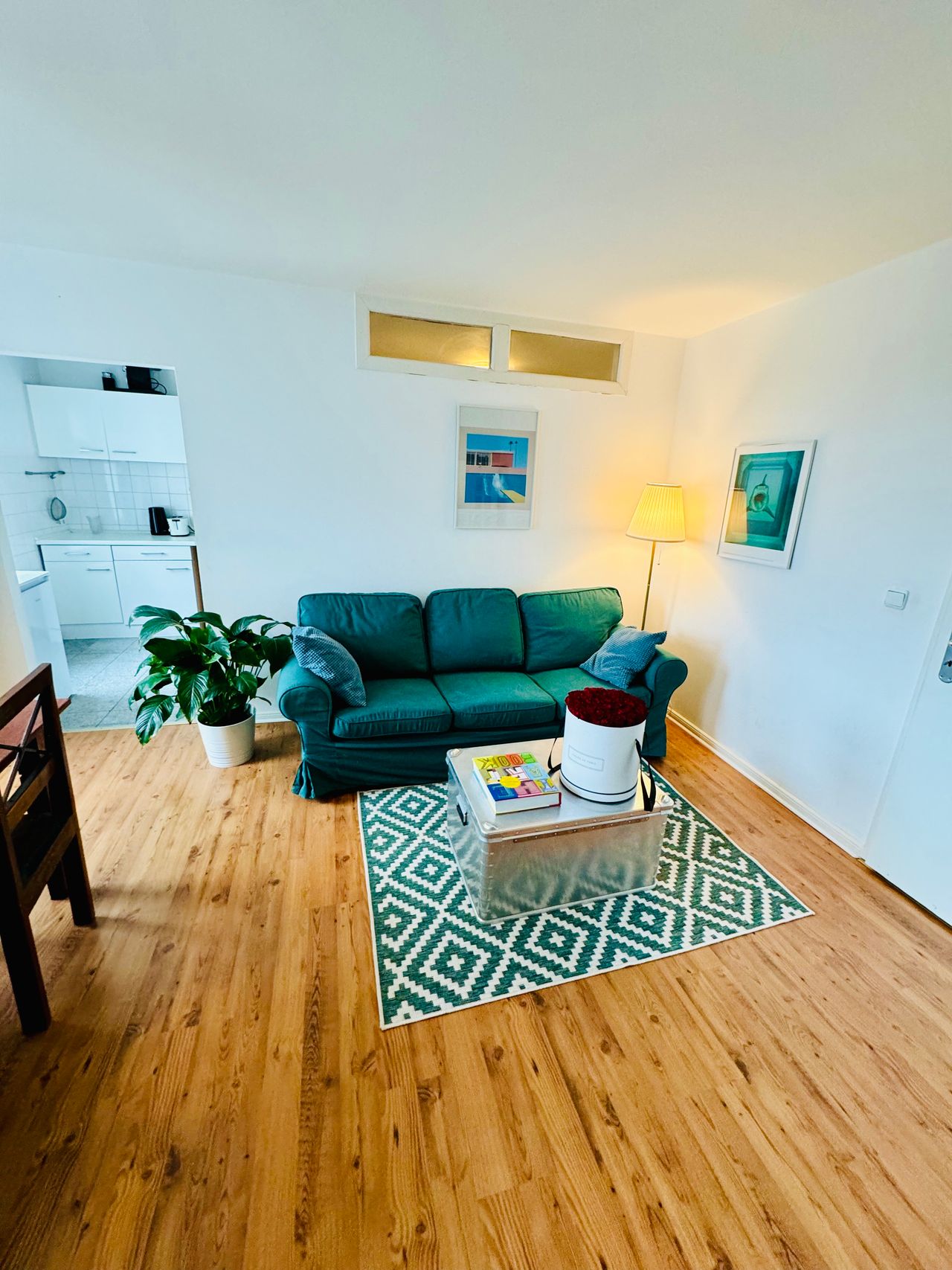Stylish apartment with excellent transportation connections in vibrant Moabit.