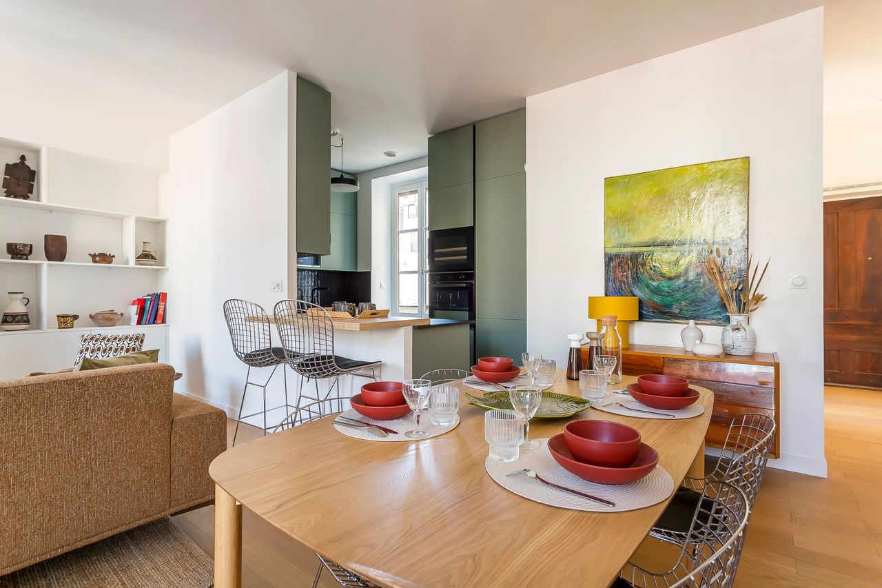 Furnished 2-Bedroom Apartment in the Heart of the Presqu'île