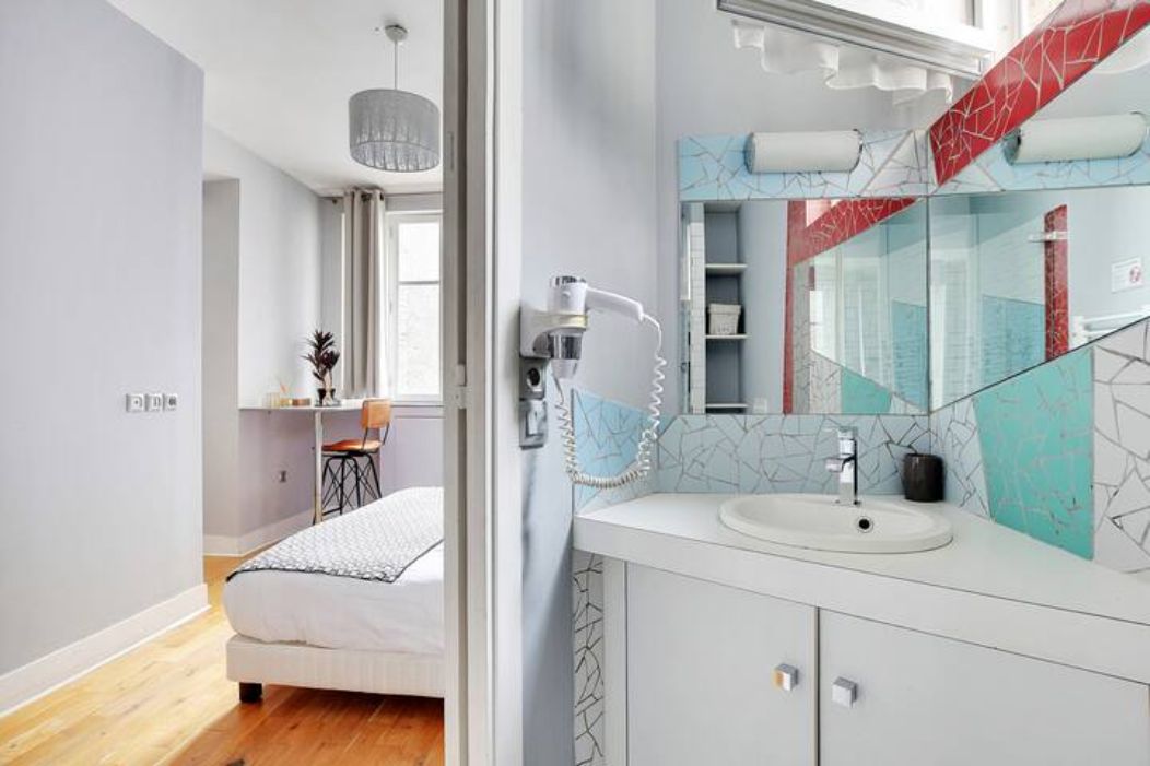 Elegant Modern One-Bedroom Apartment – Rue du Colisée