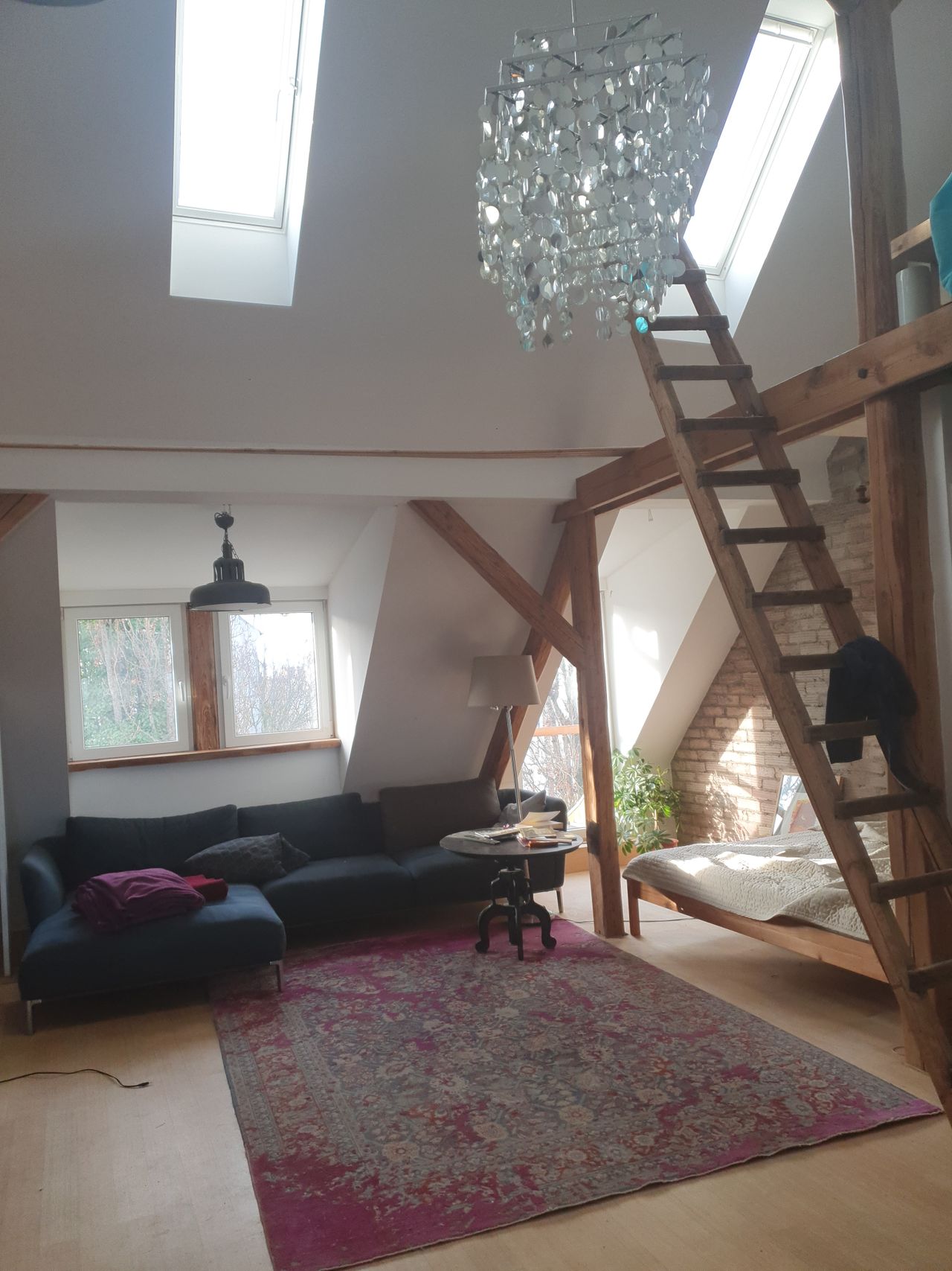 Light-flooded attic apartment (Wedding/Mitte)