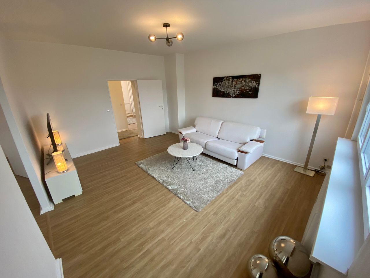 Modern Fully furnished 3 room apartment at Kudamm / Olivaer Platz, 3rd floor, balcony wih park view