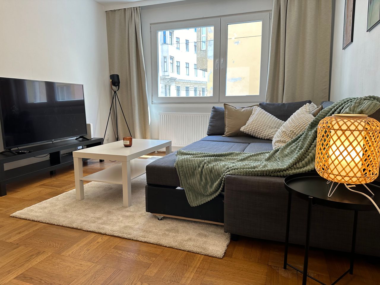 Location Location Location! 150m to the 1st district, middle of Vienna's diplomatic quarter! Fully furnished 2 bedroom apartment!