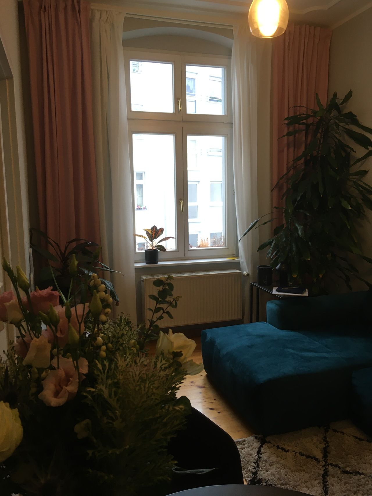Mitte: Quiet, central & cosy. Ideal for home office :)