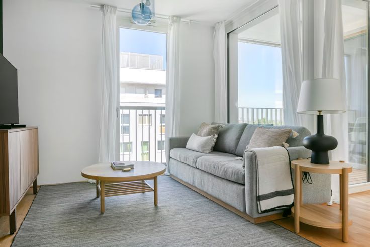 Fashionably furnished 1-bedroom flat in the 2nd district with balcony views over the city