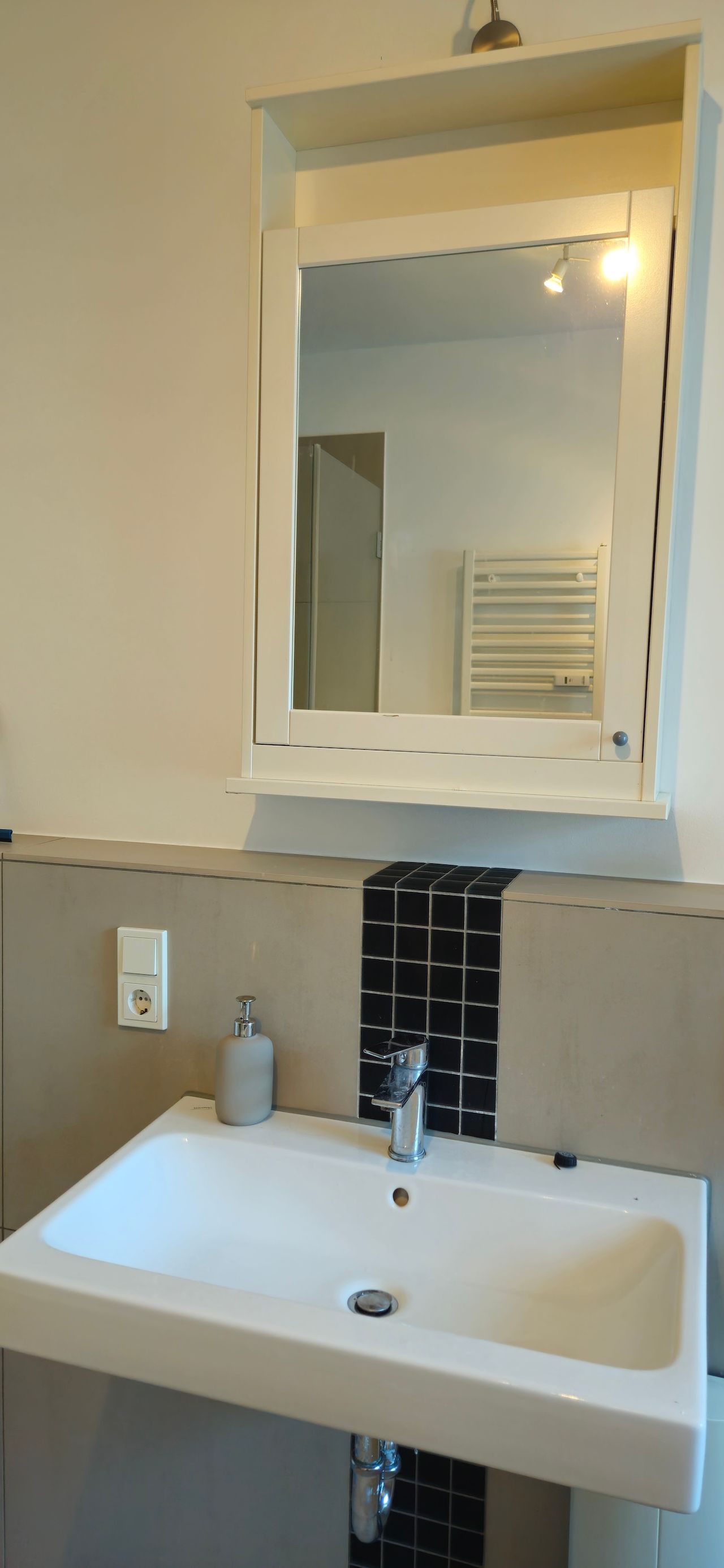 Generous 2.5 rooms ✓ 74sqm ✓ large, lovely, modern ✓ in the best quarter "Suedstadt" ✓ most central ✓ quiet ✓ park view ✓ separate study ✓