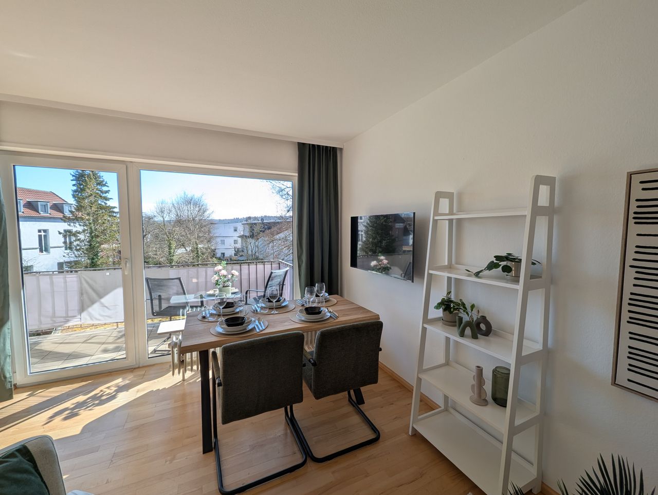 Stylish & Lovingly Furnished 2-Room Apartment – All-Inclusive!