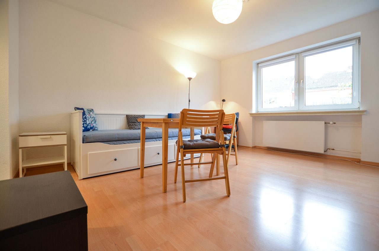 Elevator, Central and fully furnished commuter apartment in Lindenthal
