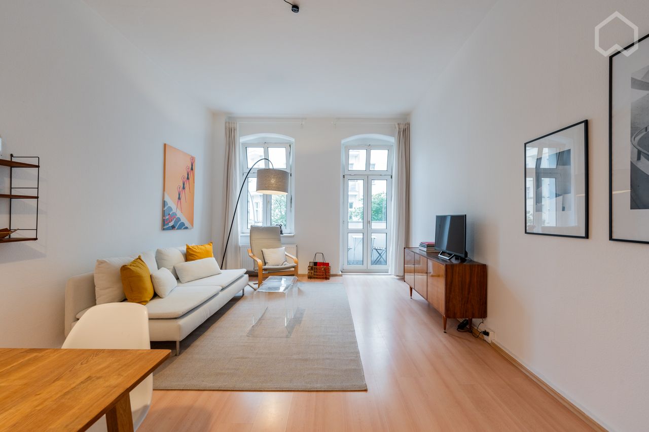 Modern, spacious Altbau home in prime Location
